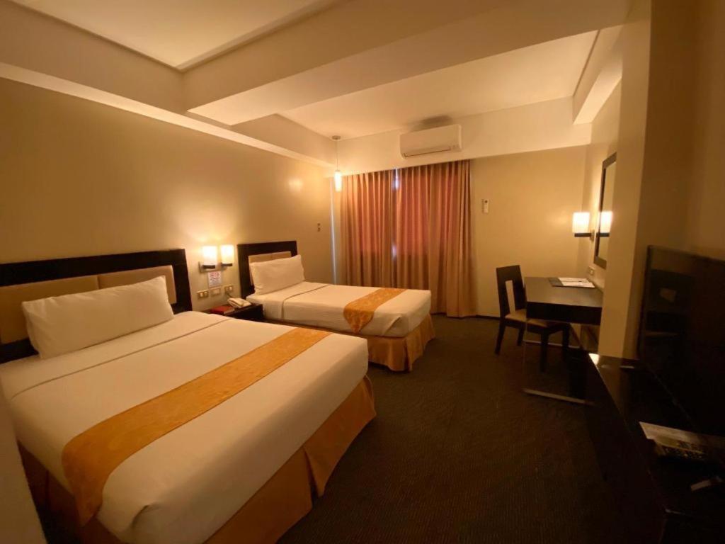Mallberry Suites Business Hotel Cagayan de Oro Kültér fotó