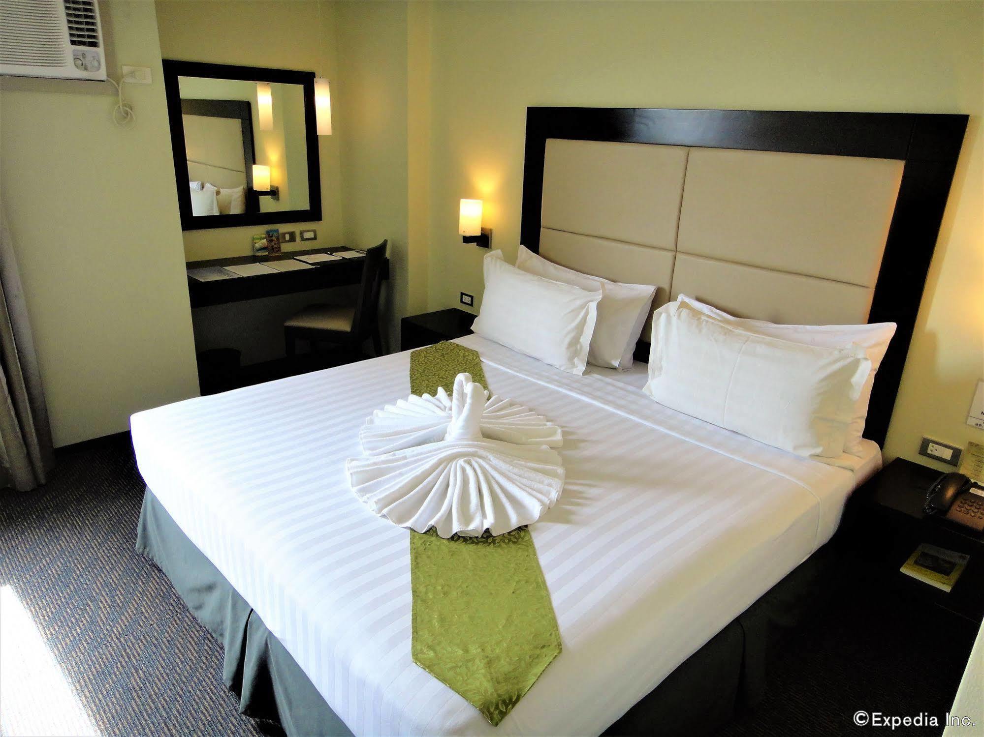 Mallberry Suites Business Hotel Cagayan de Oro Kültér fotó
