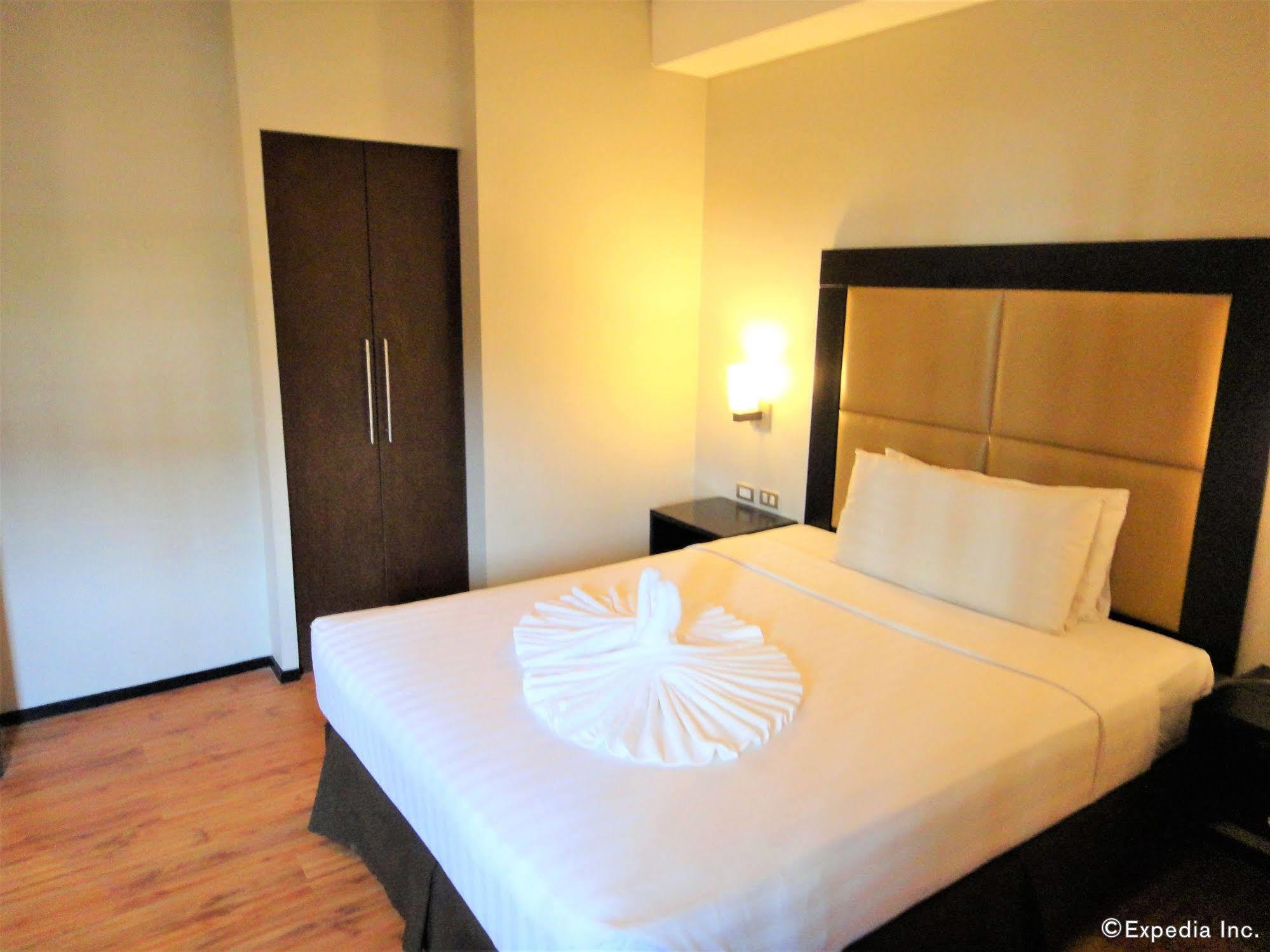Mallberry Suites Business Hotel Cagayan de Oro Kültér fotó